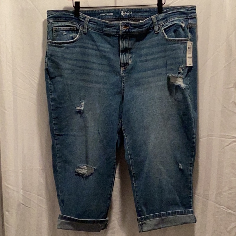 Style & Co Curvy Capri Jean